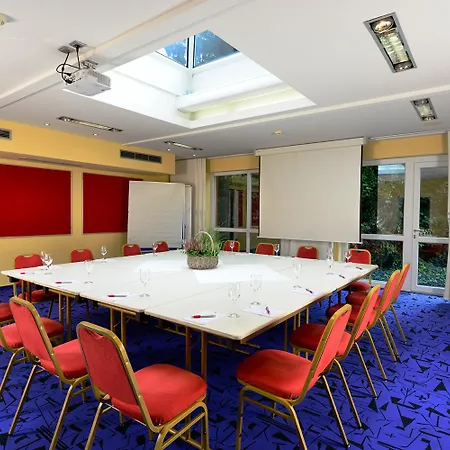 Roomingtons Lueneburger Heide 4*