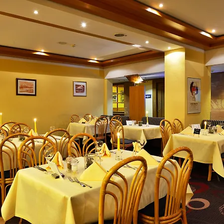 מלון Am Park Lueneburger Heide 4*