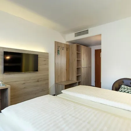 Michel Serengeti Ходенхаген