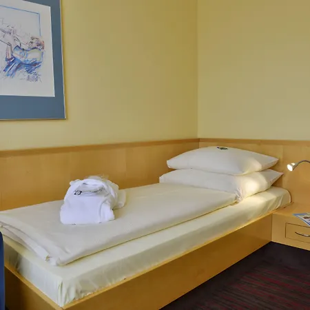מלון Am Park Lueneburger Heide 4*